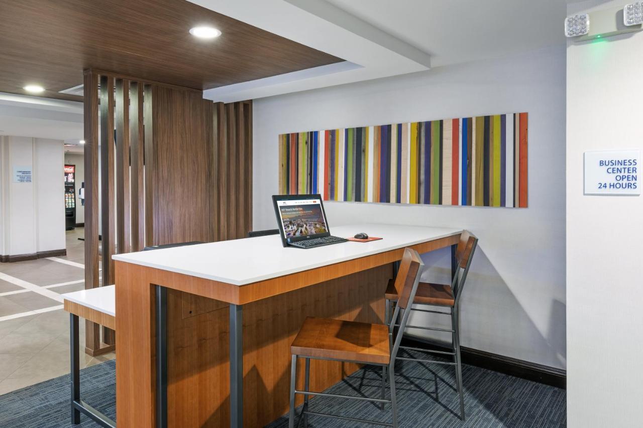 Holiday Inn Express Hotel & Suites Picayune By Ihg Exterior foto